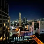 Manila Luxurious & Spacious Suite