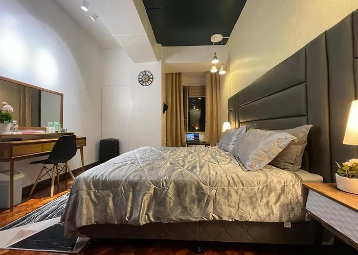 Manila Luxurious & Spacious Suite